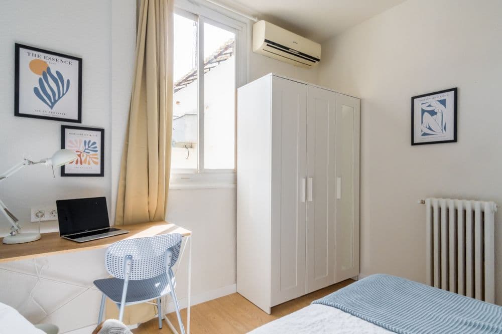 Private room in Madrid photo 4
