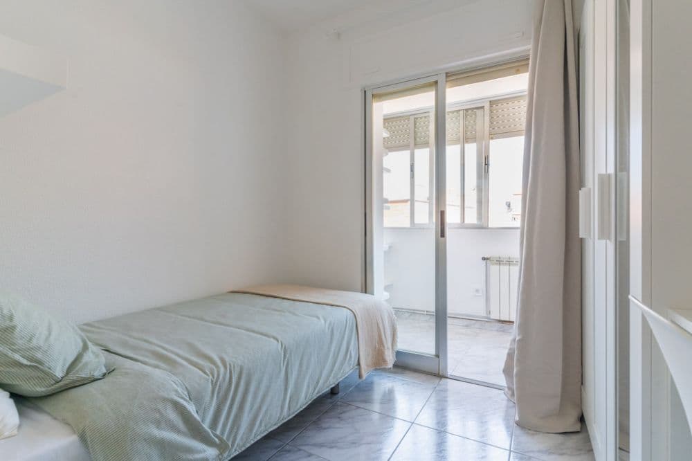 Private room in Madrid photo 3