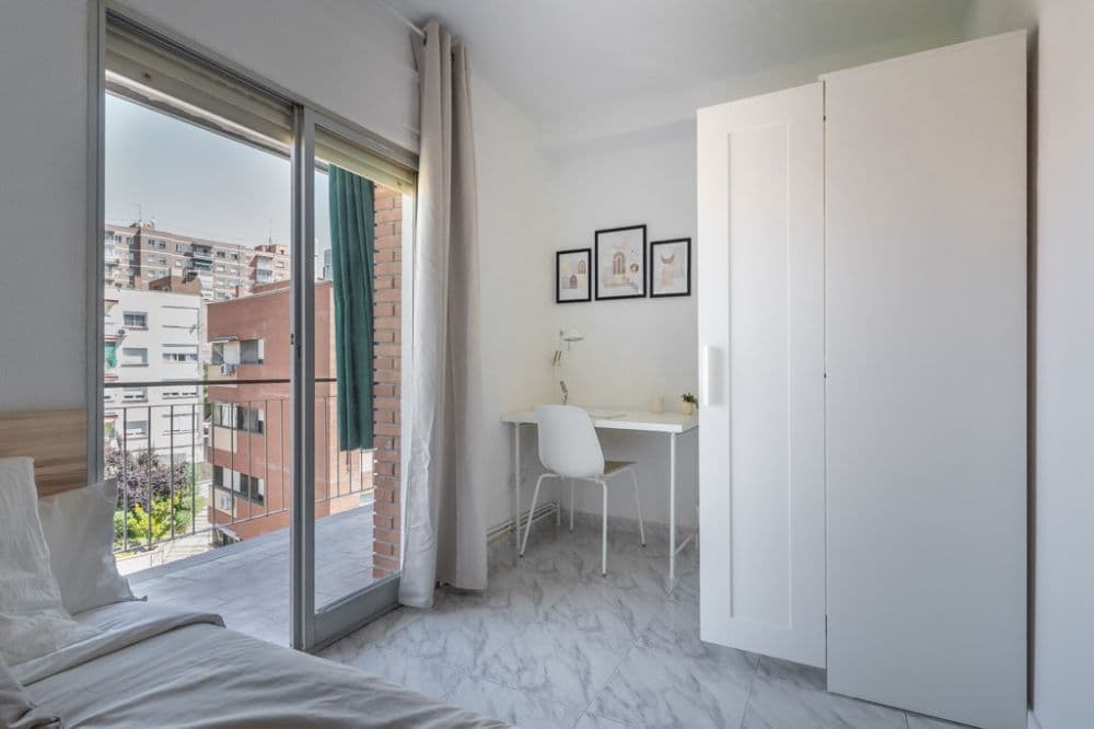 Private room in Madrid photo 4