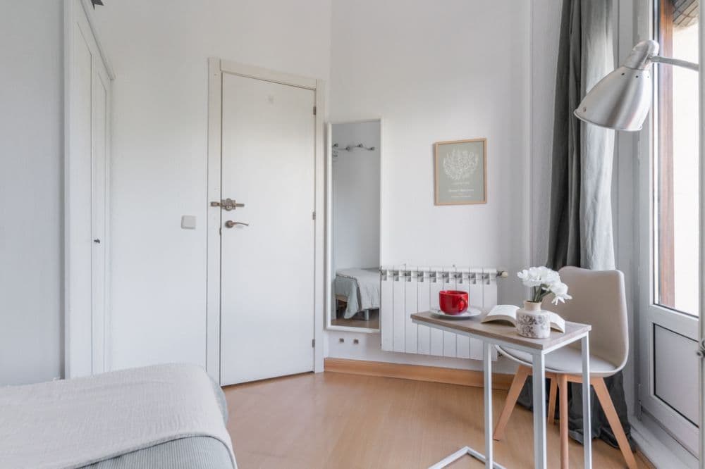Private room in Madrid photo 4