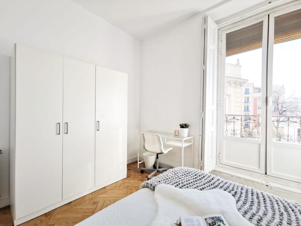 Private room in Madrid photo 4