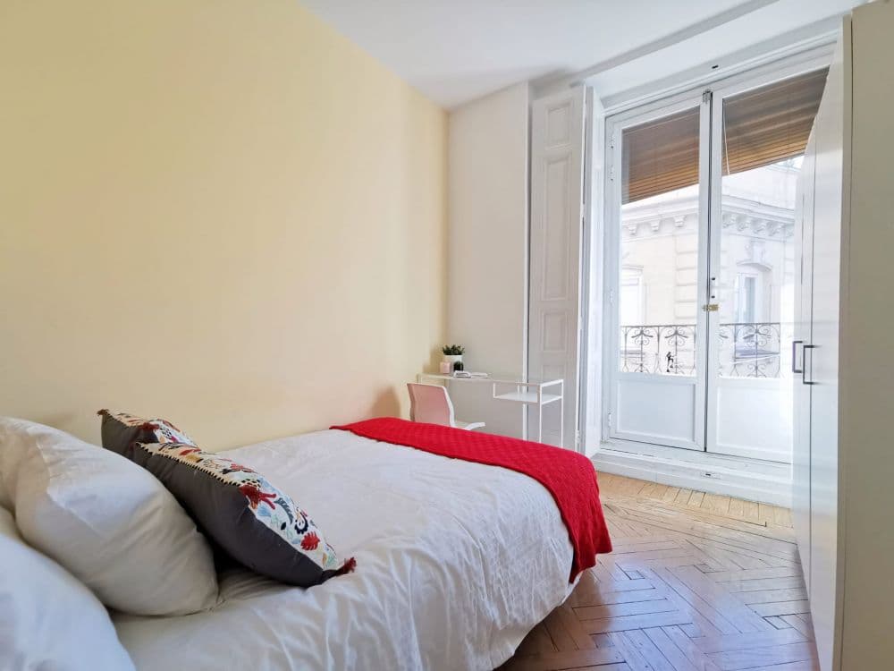 Private room in Madrid photo 3