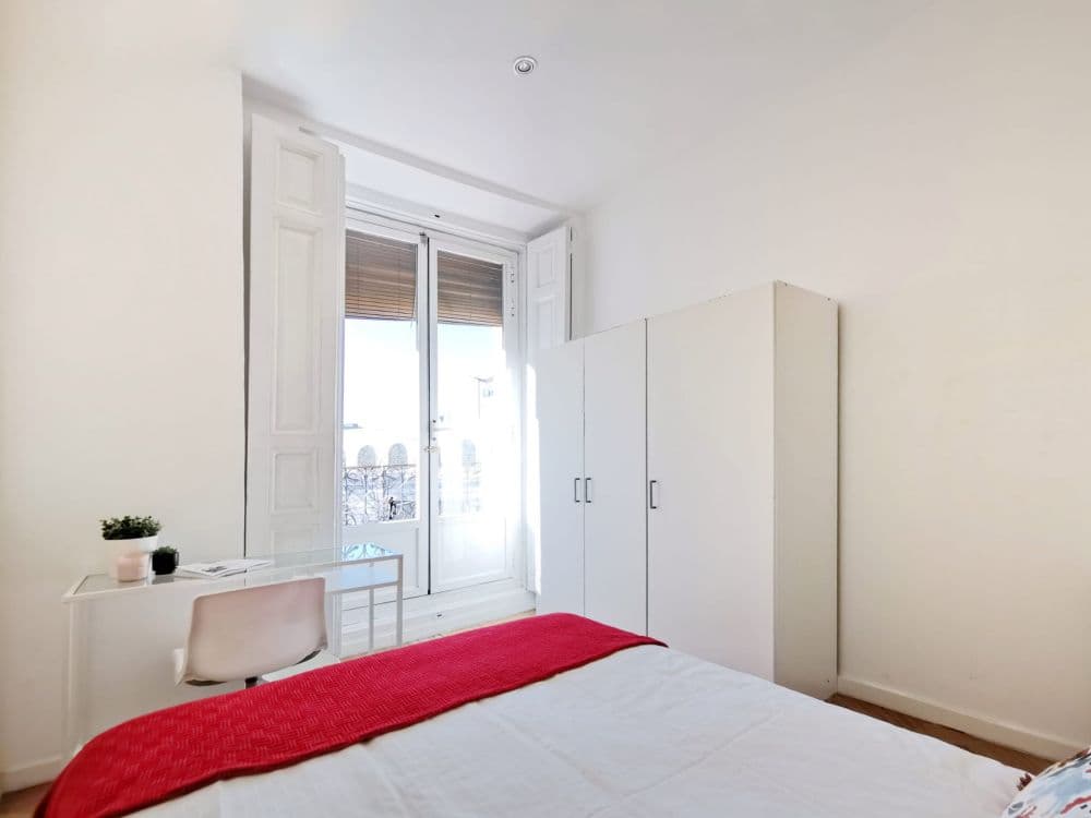 Private room in Madrid photo 4