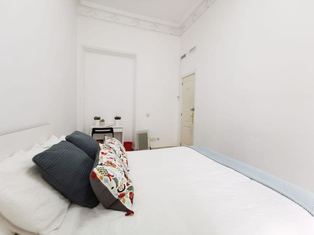 Private room in Madrid photo 3