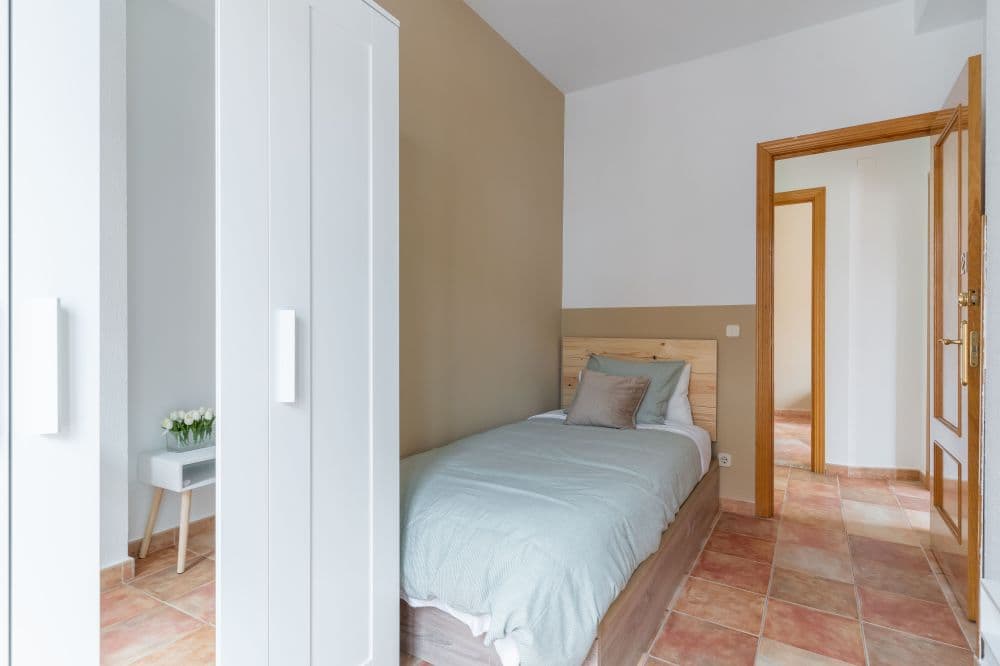 Private room in Madrid photo 3