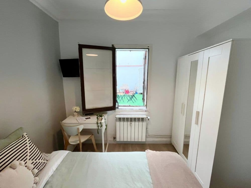 Private room in Madrid photo 3