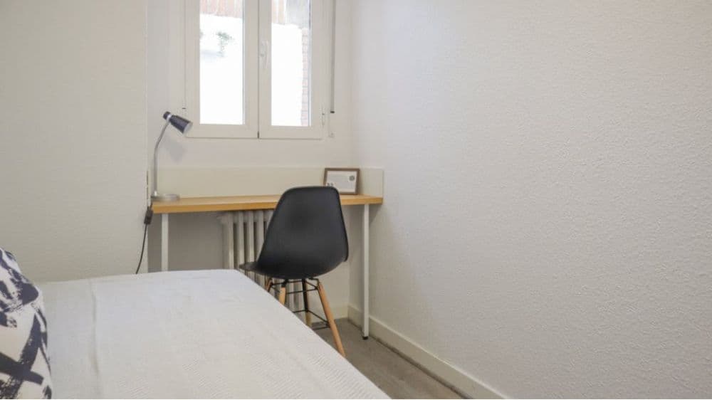 Private room in Madrid photo 3