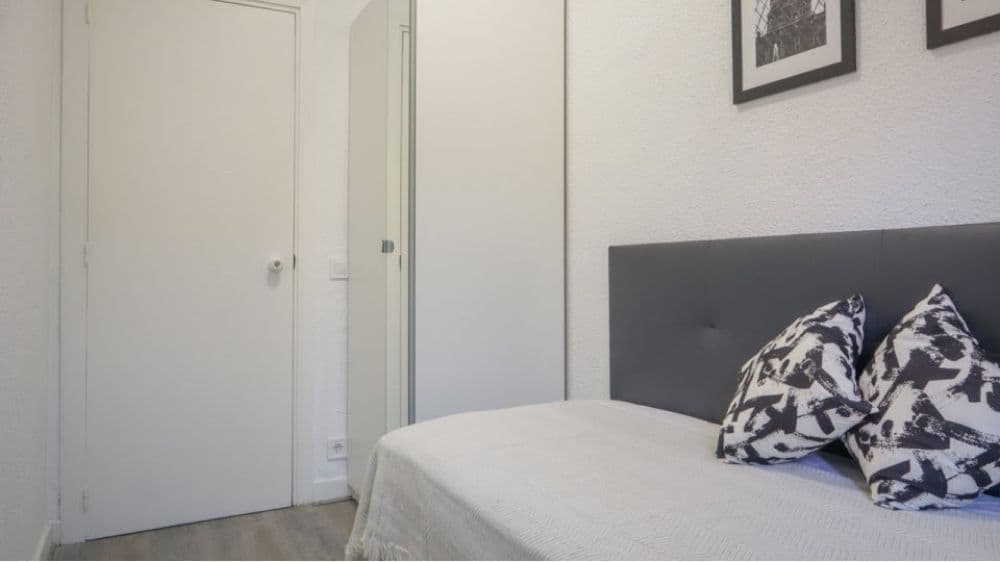 Private room in Madrid photo 2