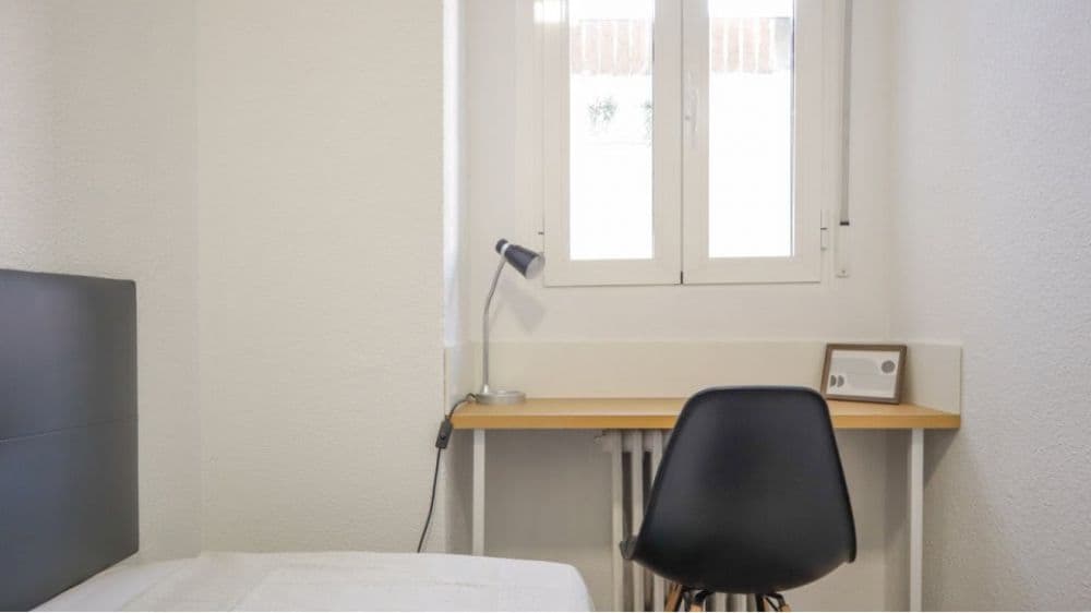 Private room in Madrid photo 4