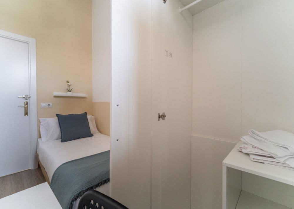 Private room in Madrid photo 4