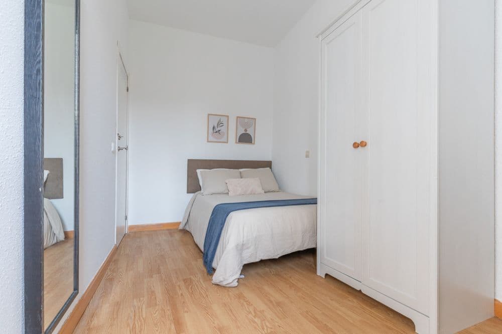 Private room in Madrid photo 3