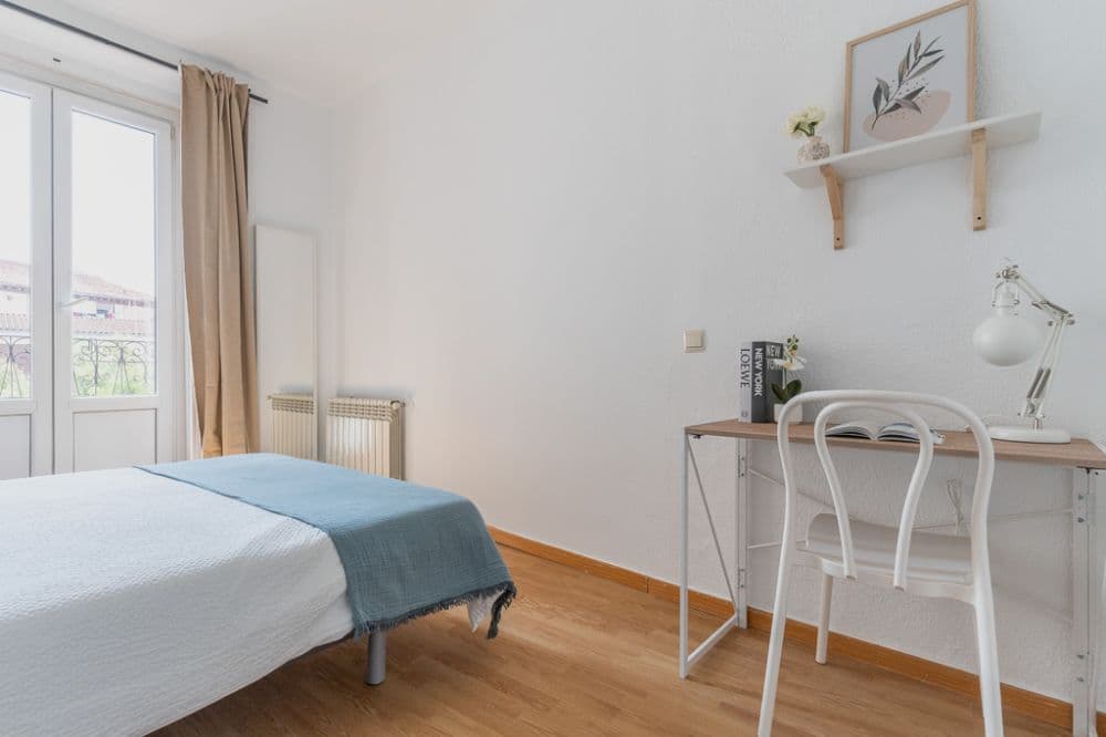 Private room in Madrid photo 4