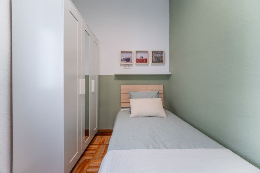 Private room in Madrid photo 2