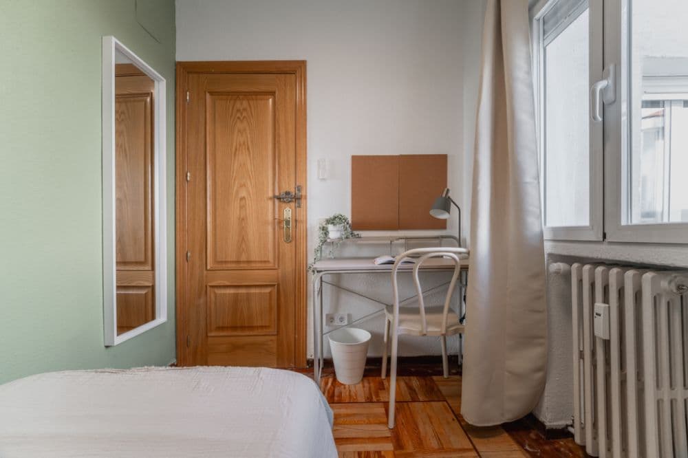 Private room in Madrid photo 3