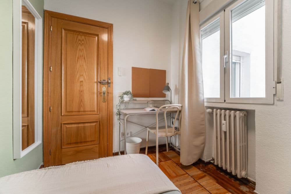 Private room in Madrid photo 4