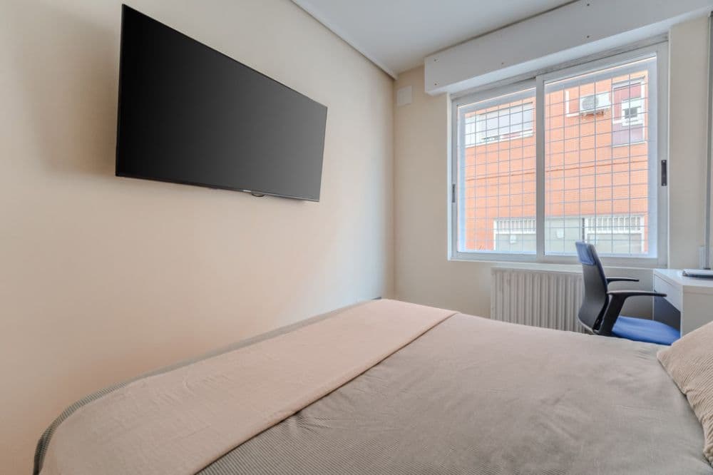Private room in Madrid photo 4