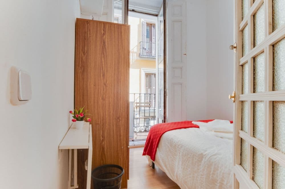 Private room in Madrid photo 5