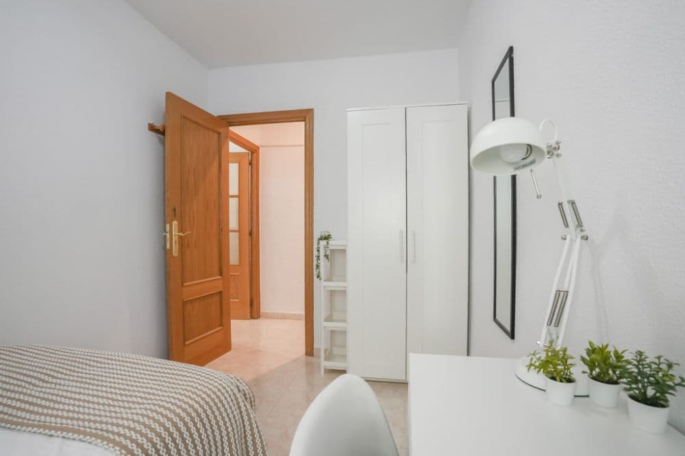 Private room in Madrid photo 3