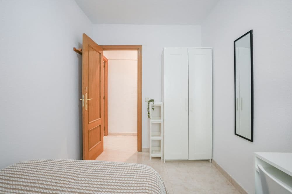 Private room in Madrid photo 4