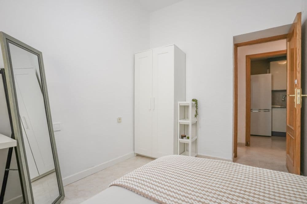 Private room in Madrid photo 3