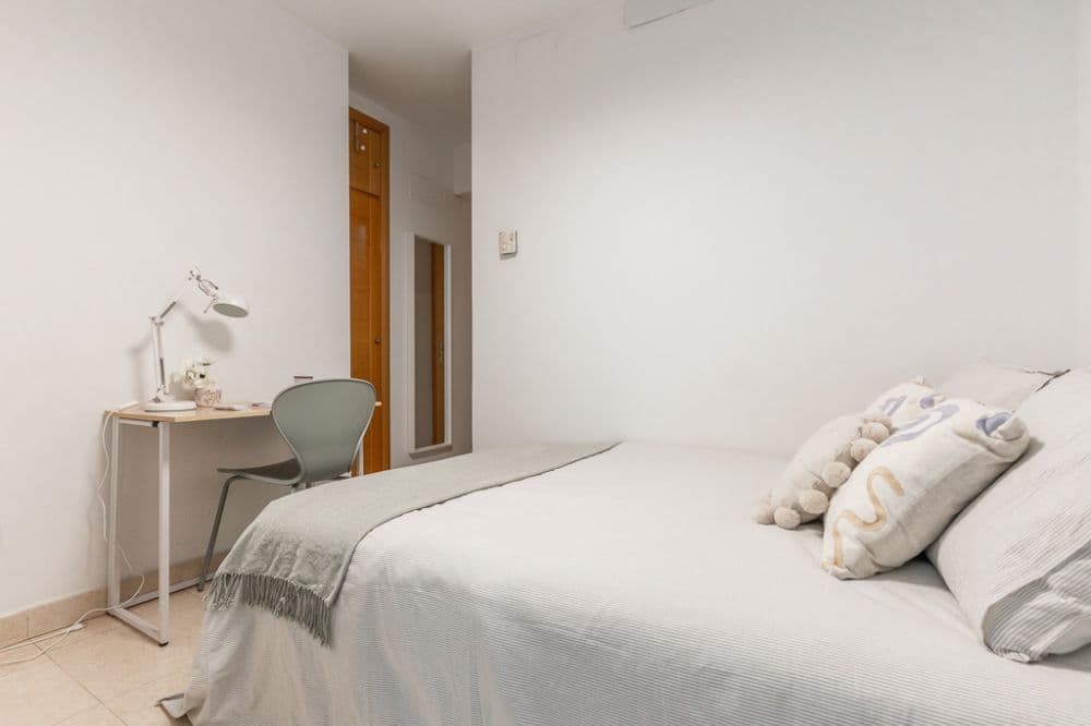 Private room in Madrid photo 4