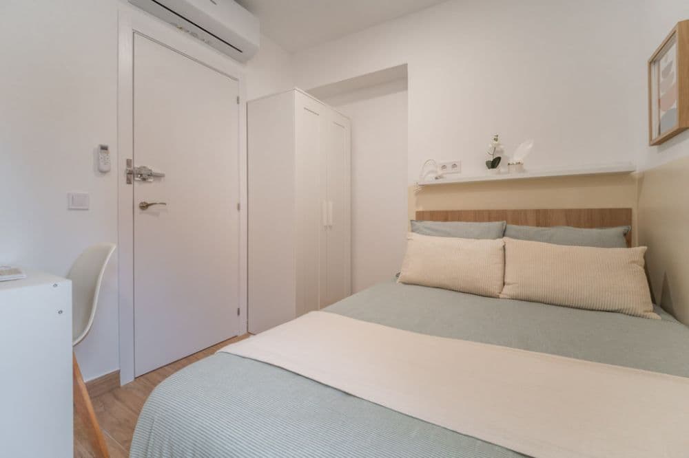 Private room in Madrid photo 4