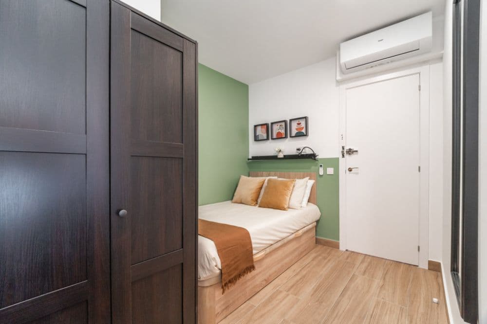 Private room in Madrid photo 3