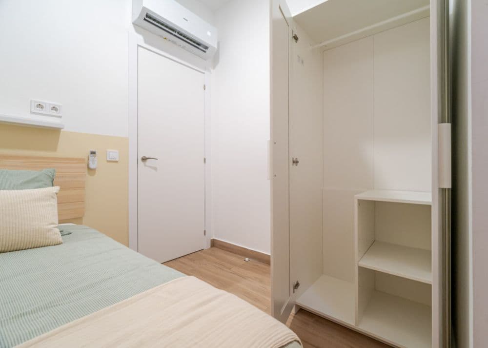 Private room in Madrid photo 2