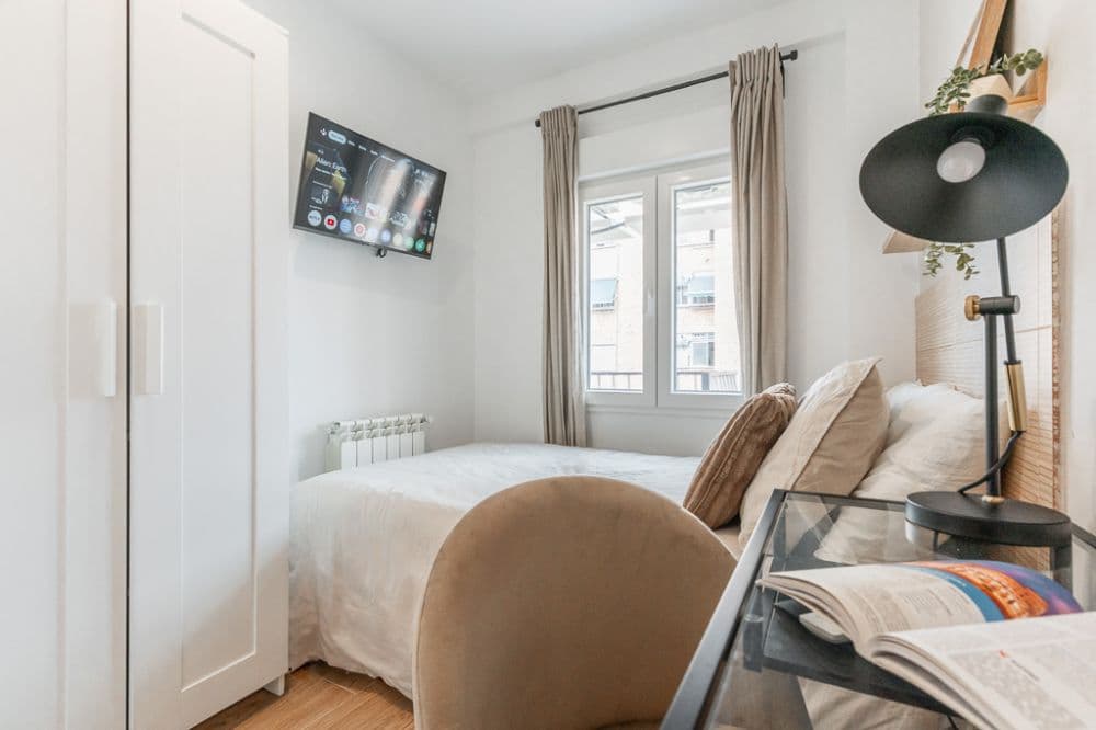 Private room in Madrid photo 3