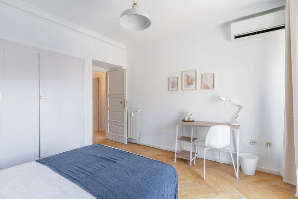 Private room in Madrid photo 4