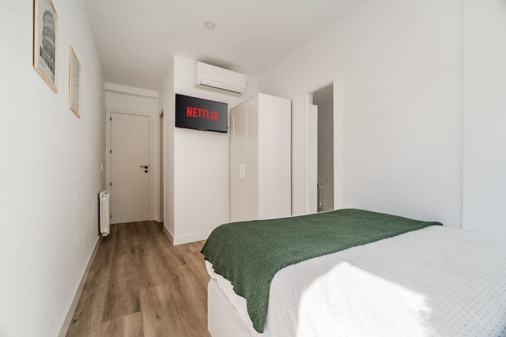 Private room in Madrid photo 3