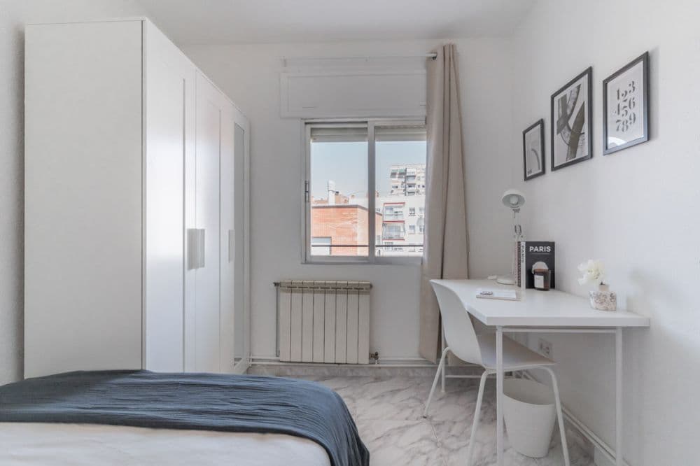 Private room in Madrid photo 5