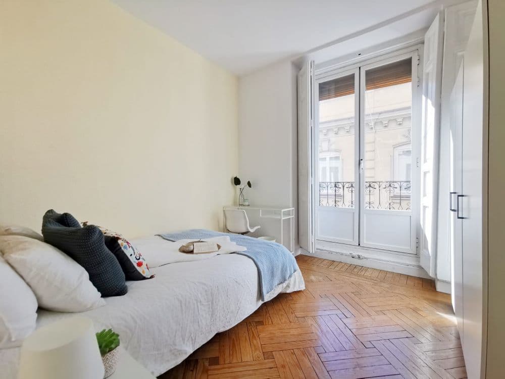 Private room in Madrid photo 3