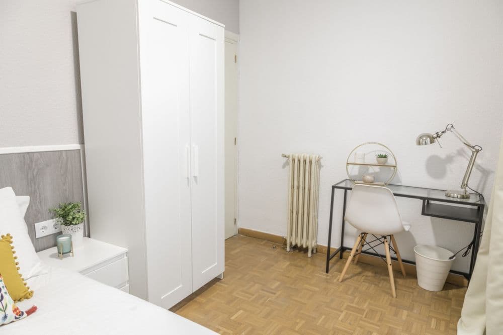 Private room in Madrid photo 4