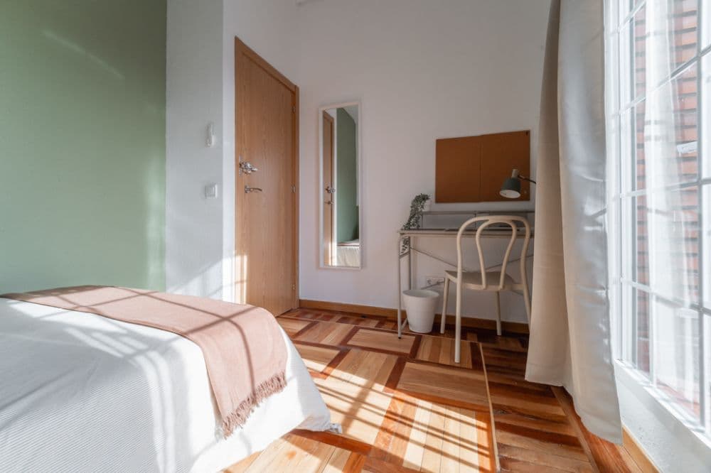 Private room in Madrid photo 3