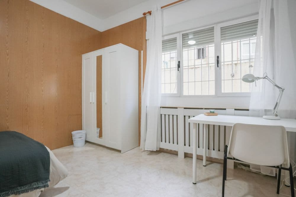 Private room in Madrid photo 4