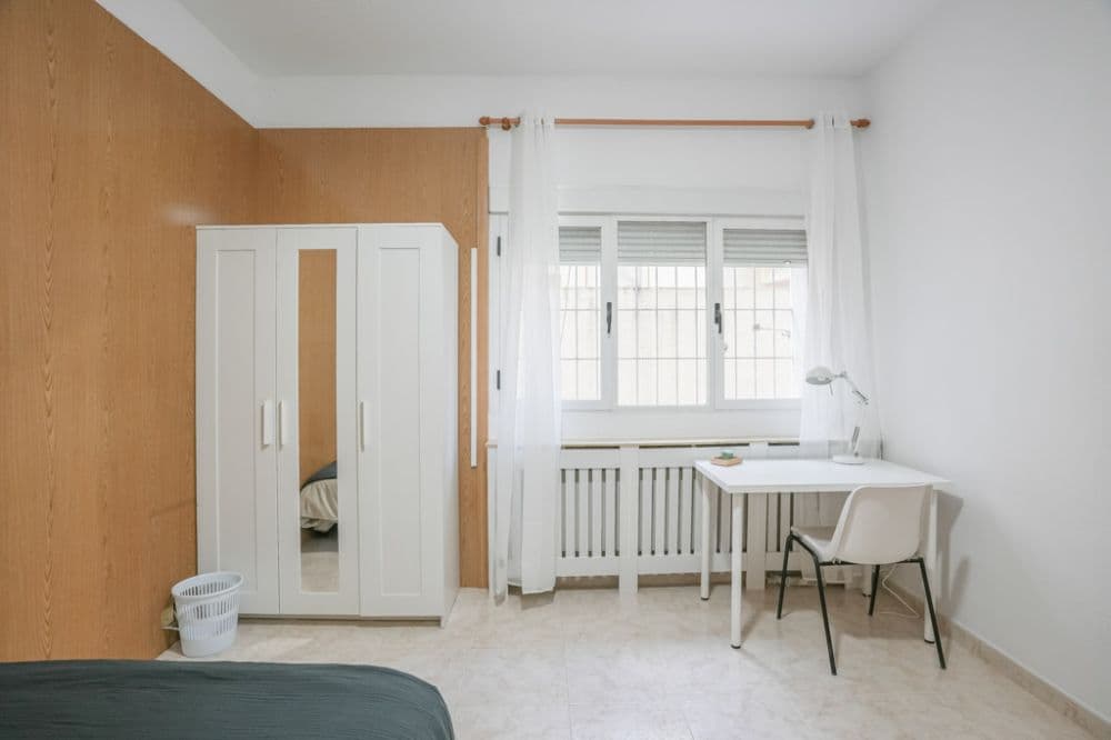Private room in Madrid photo 3