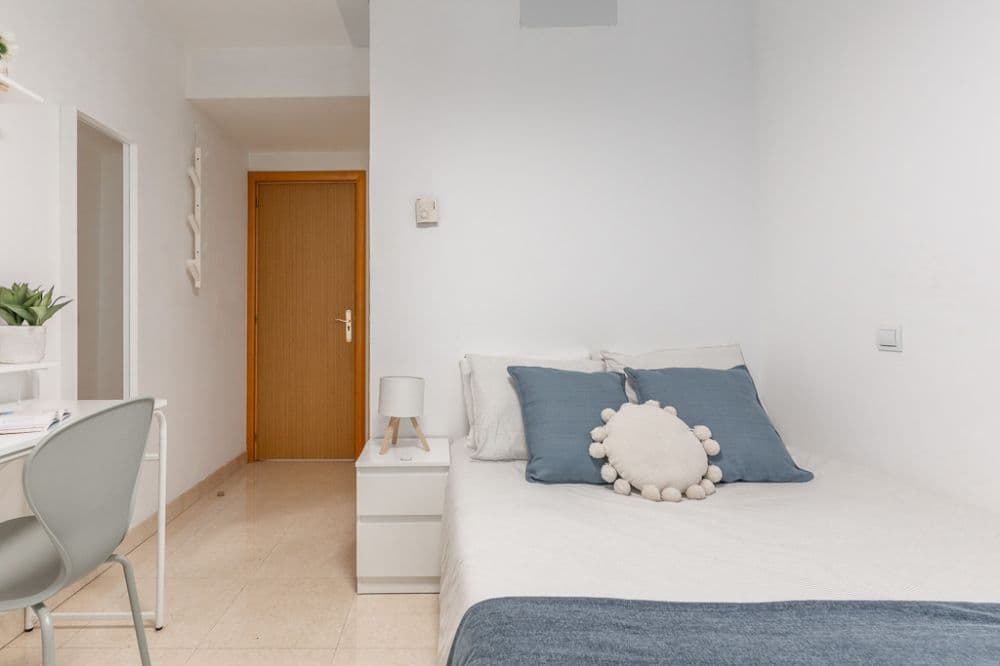 Private room in Madrid photo 3