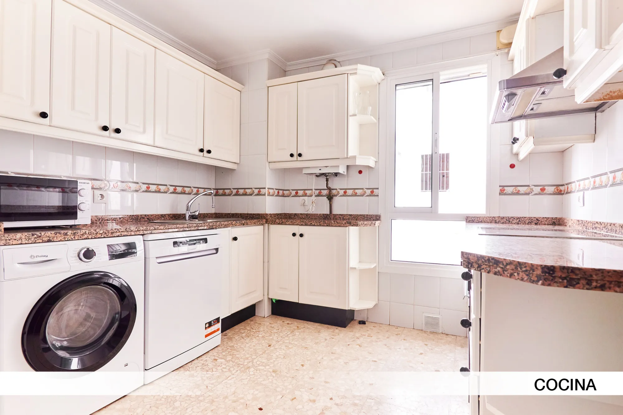 Private room in Seville photo 5