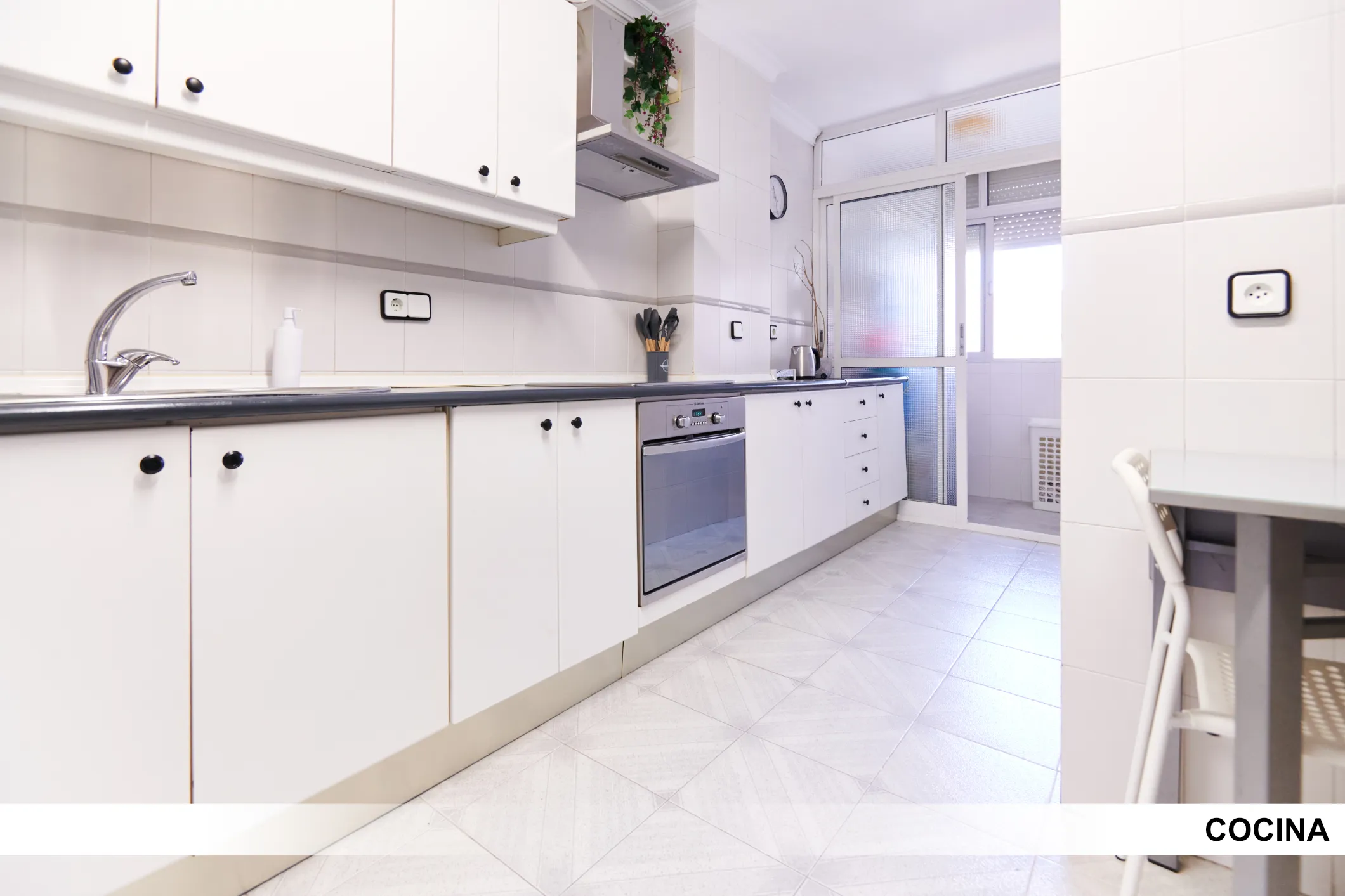 Private room in Seville photo 5