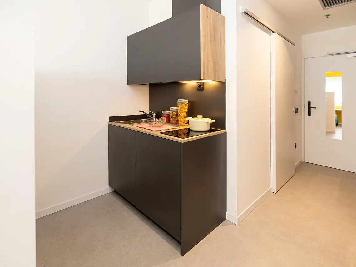 Single + with kitchen in Seville 4