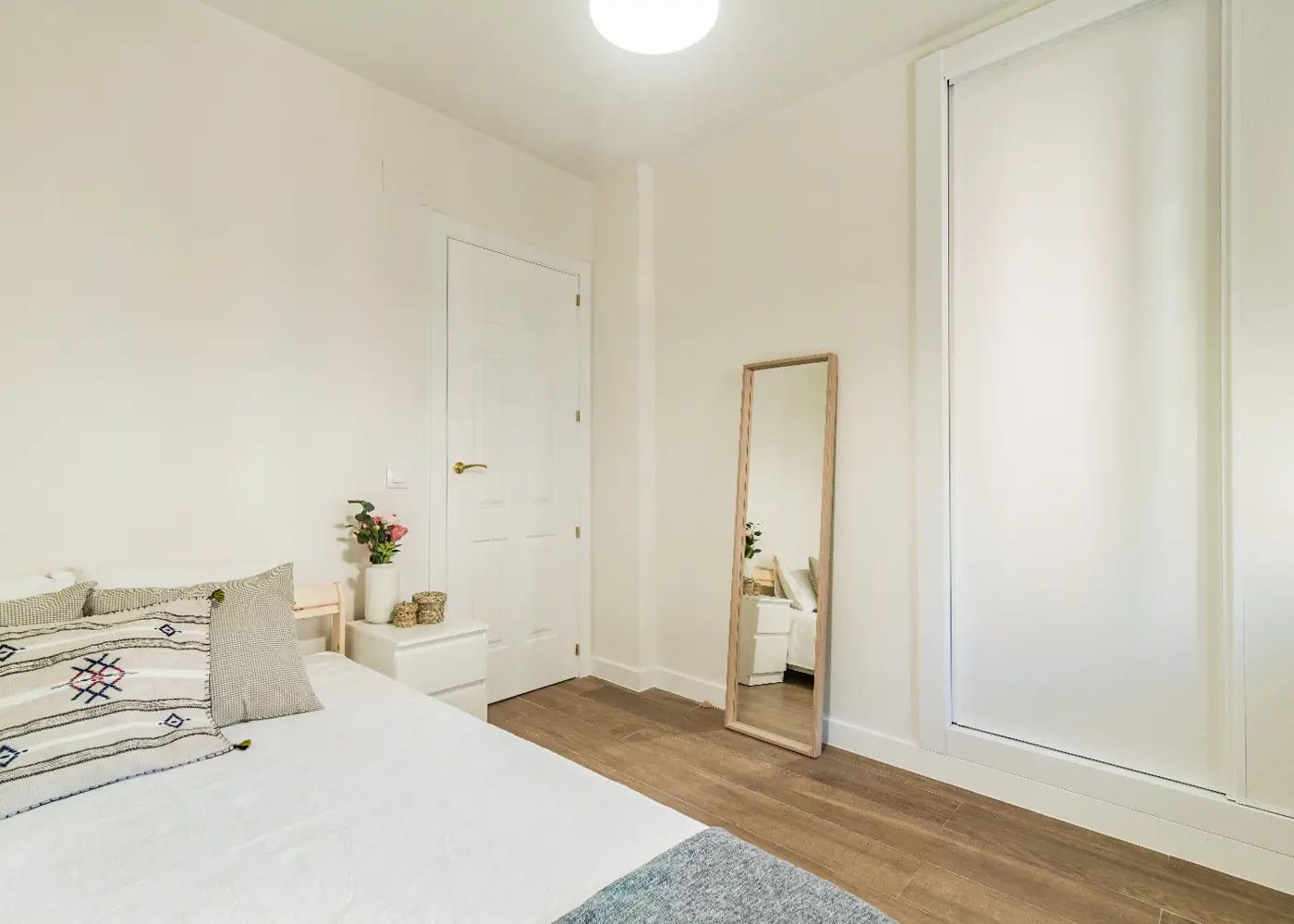 Private room in Madrid photo 3