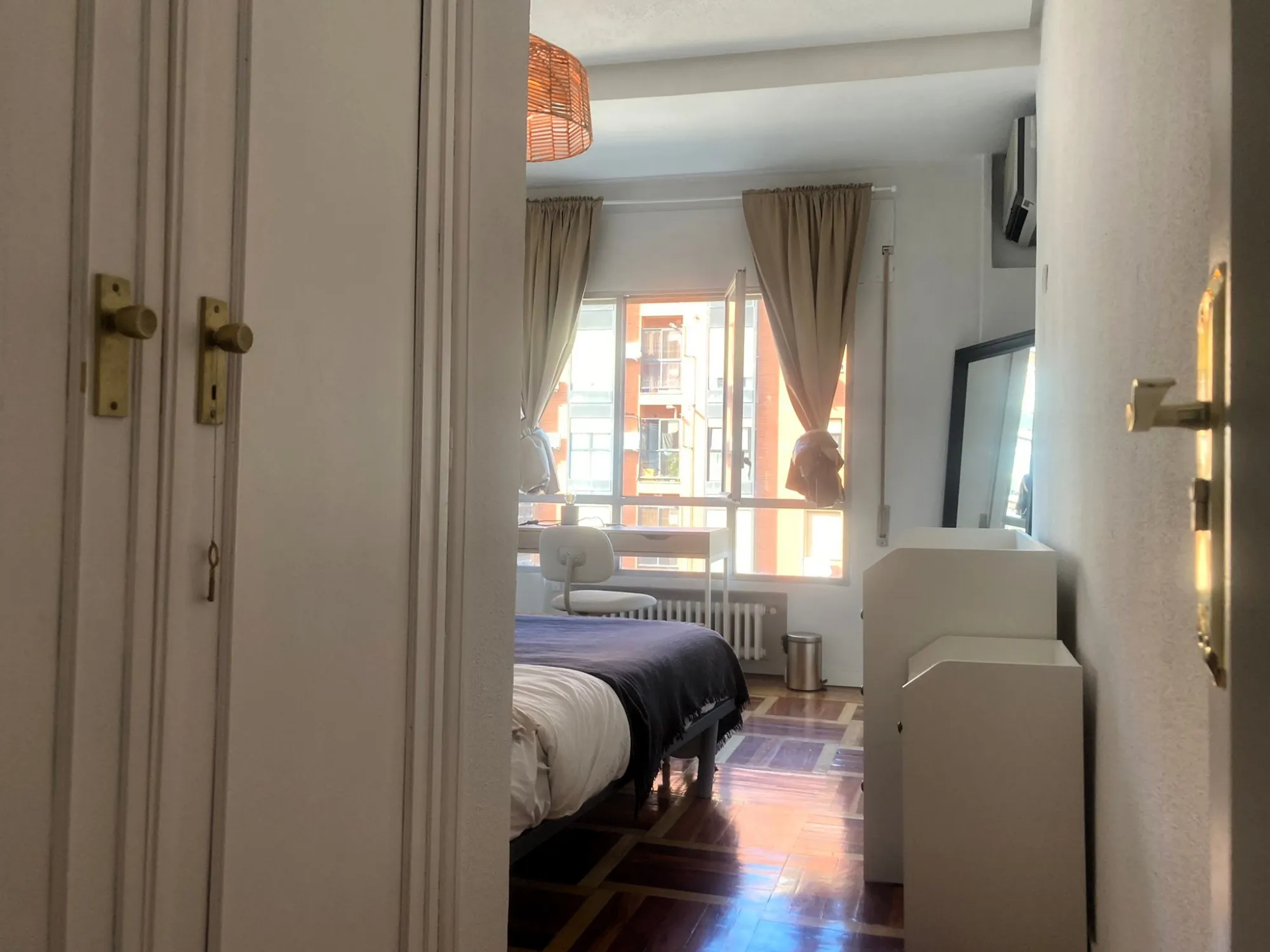 Private room in Madrid photo 3