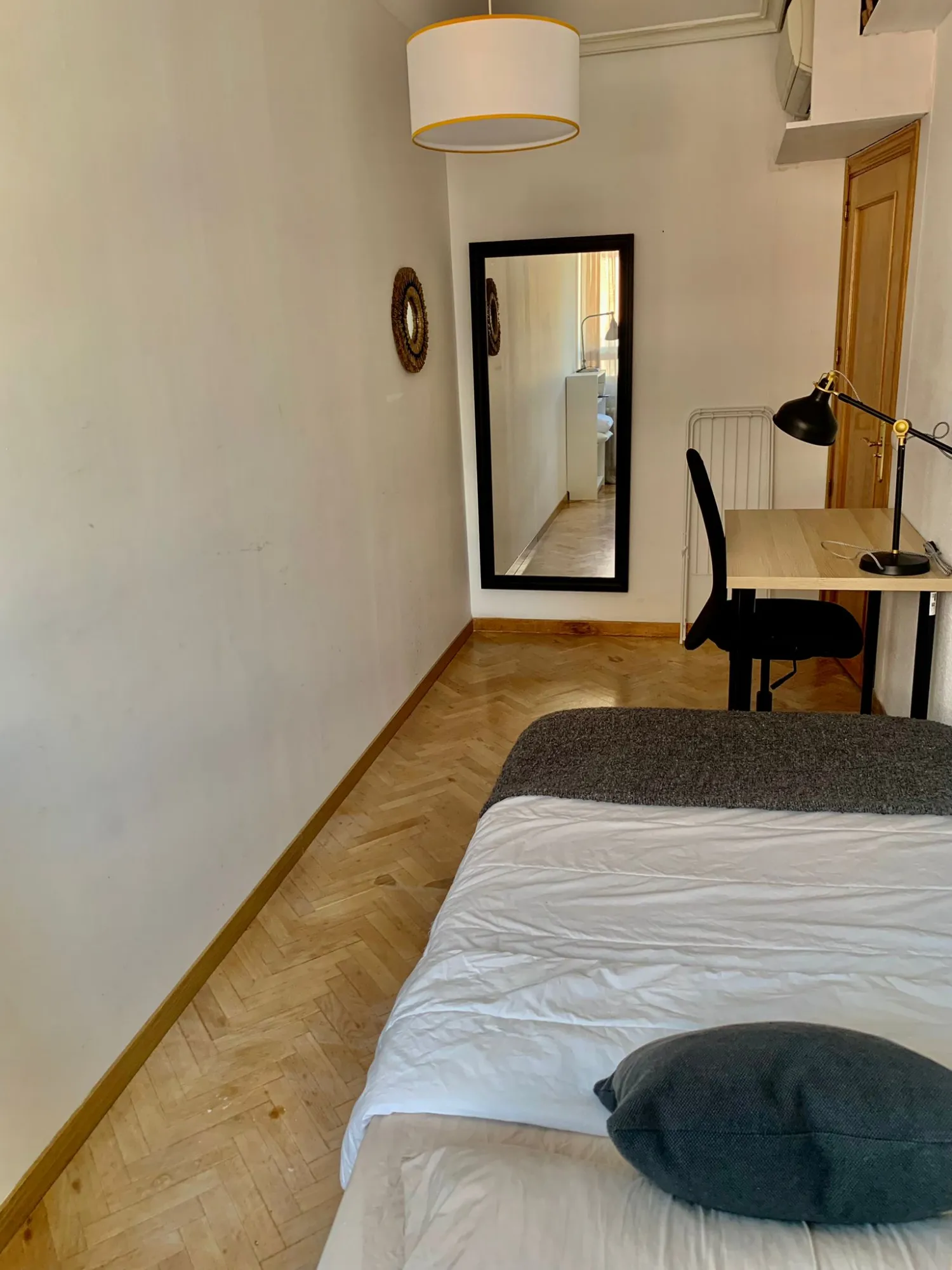 Private room in Madrid photo 4