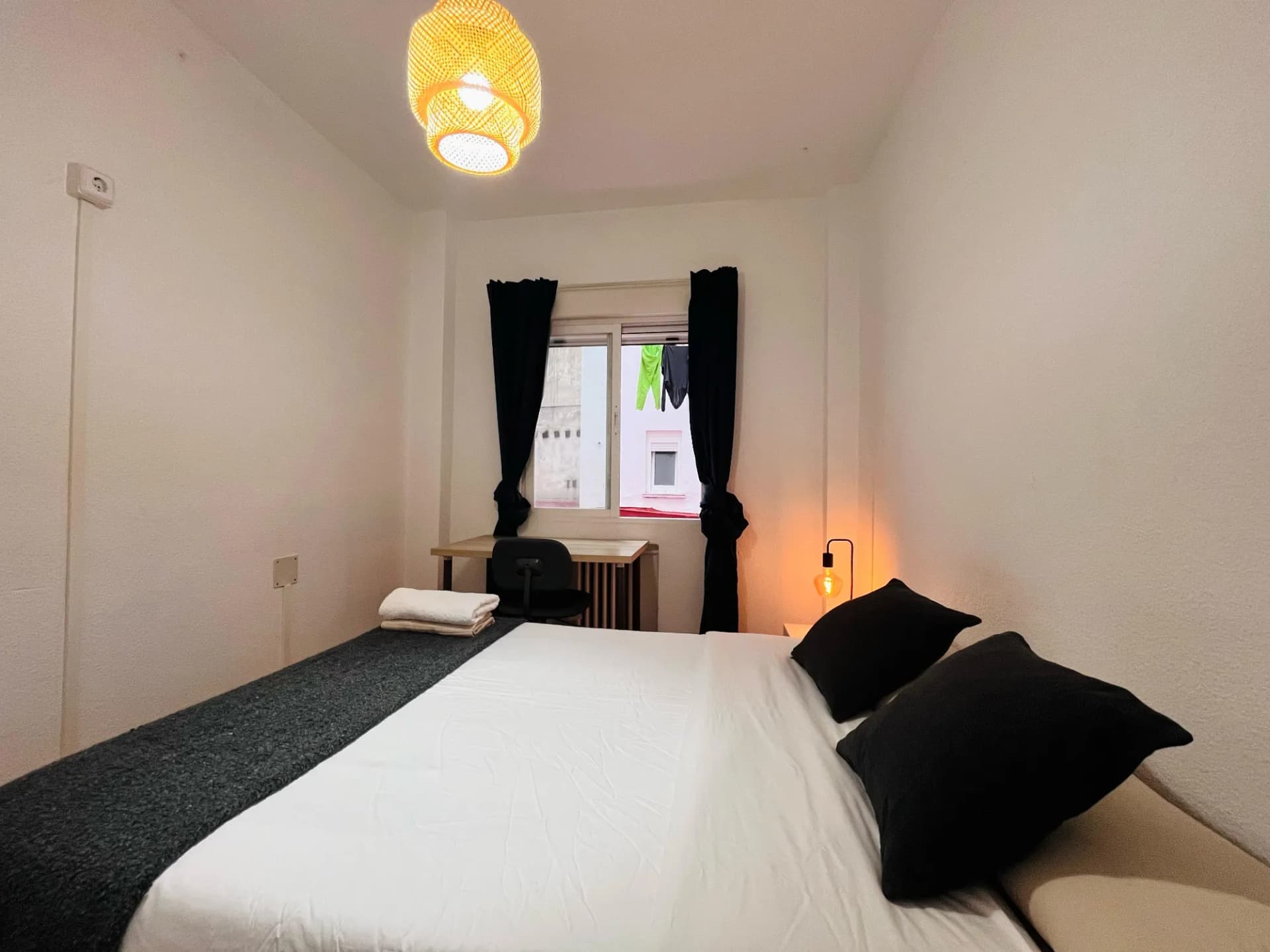 Private room in Madrid photo 3