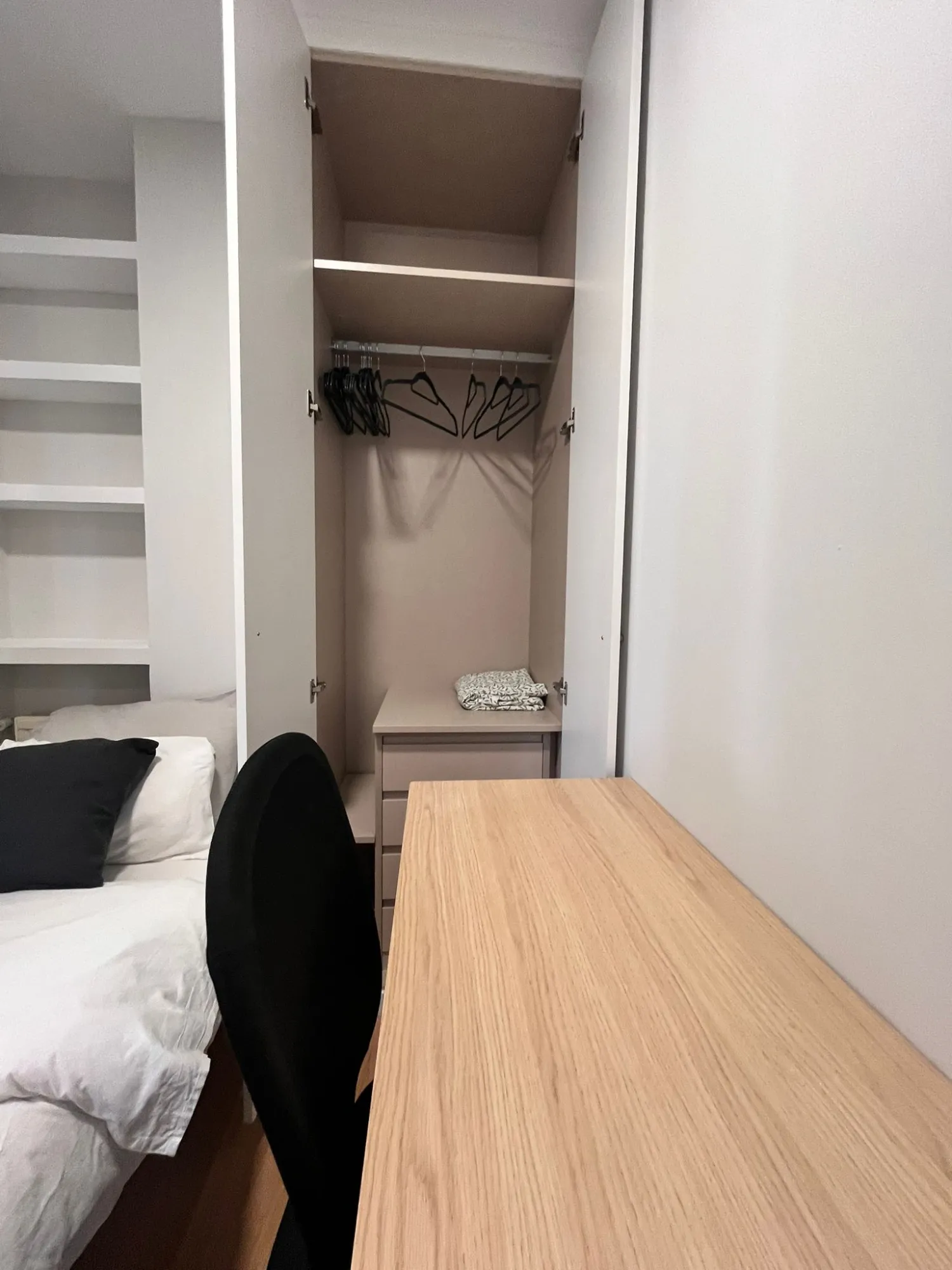 Private room in Madrid photo 2