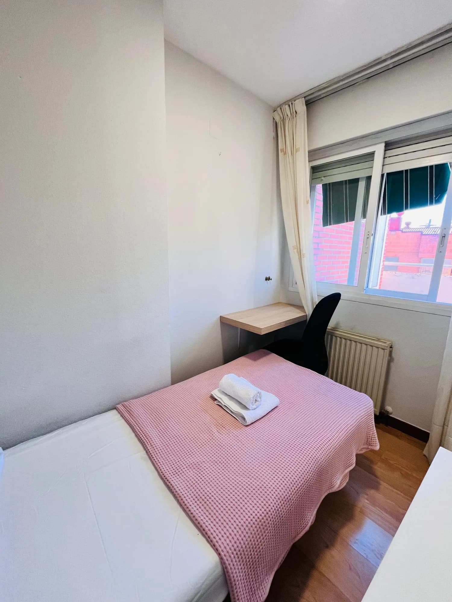 Private room in Madrid photo 4