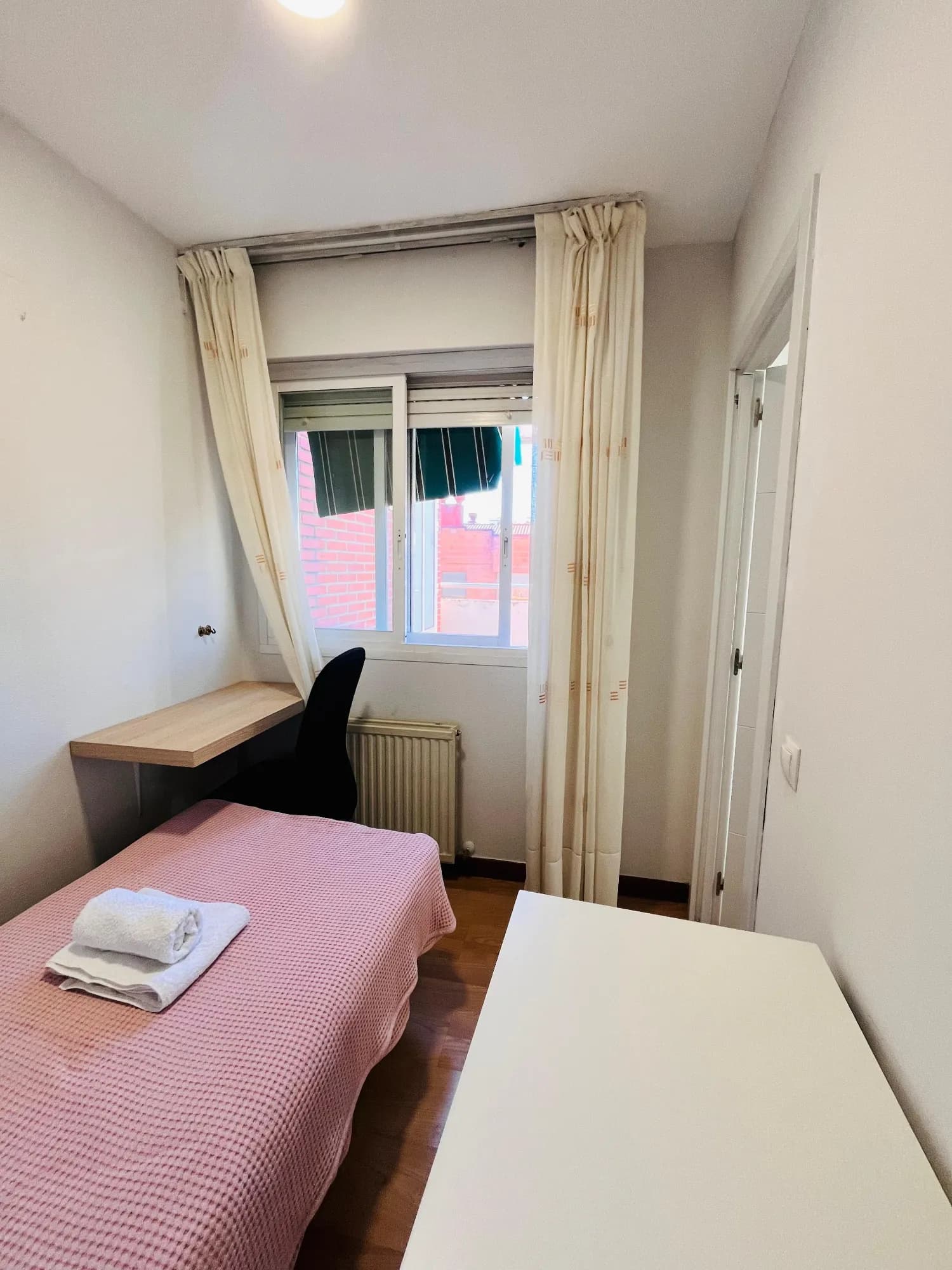 Private room in Madrid photo 2