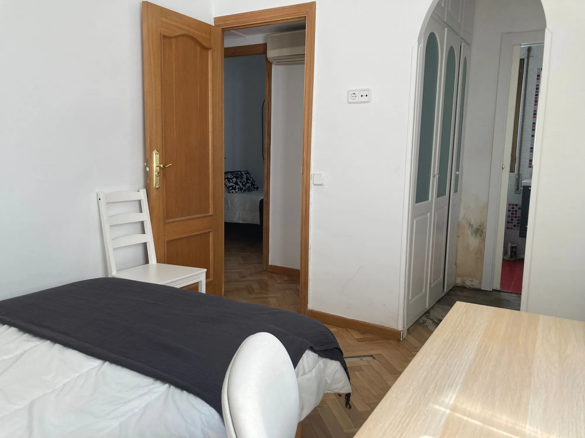 Private room in Madrid photo 3