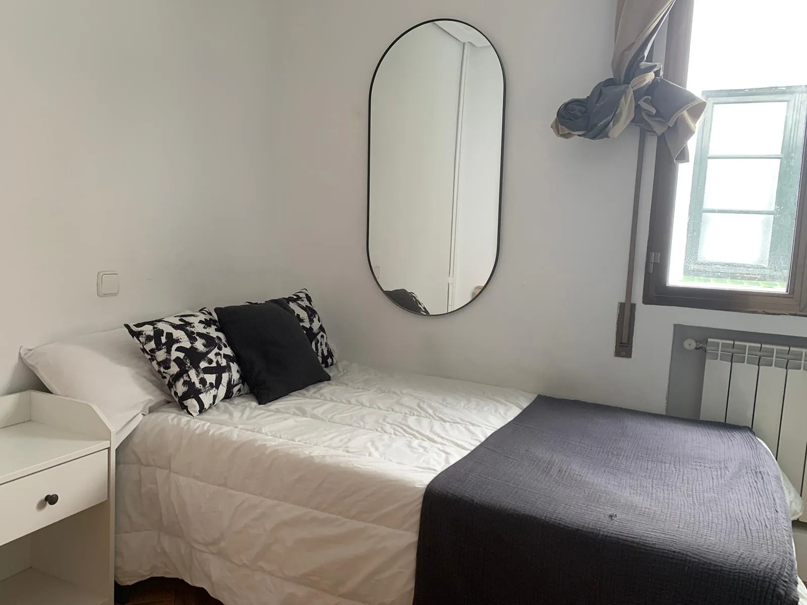 Private room in Madrid photo 3